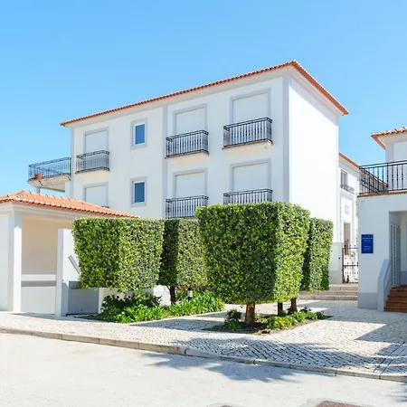 The Lazy Sunbathers, Del Rei, Obidos, B11 Daire
